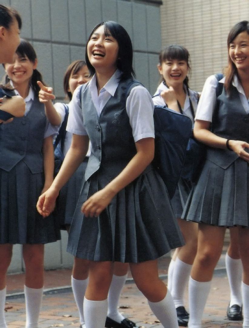 JapanSchoolgirls12.jpg
