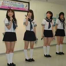 JapanSchoolgirls2-1.jpg