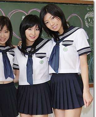JapanSchoolgirls3-1.jpg