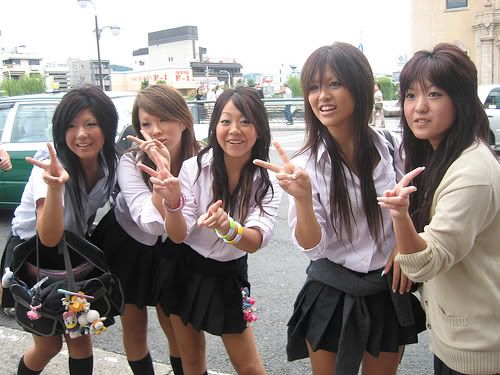 JapanSchoolgirls7.jpg
