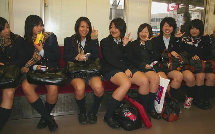 JapanSchoolgirls8.jpg
