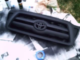 painting toyota emblem black #2